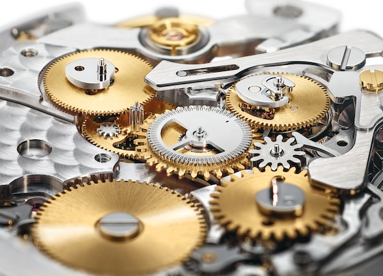 Close-up of the inside of calibre 4132, which contains a gear reduction system enabling the hours of the chronograph function to be measured over 24 hours.