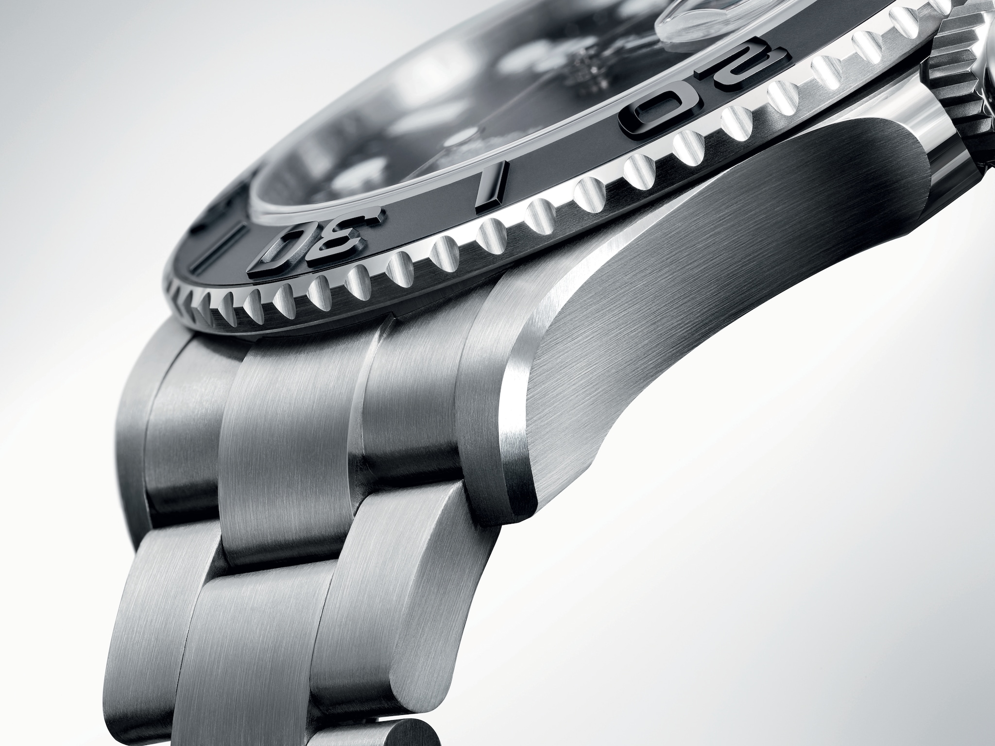 The new Yacht Master 42 Mastering lightness Newsroom