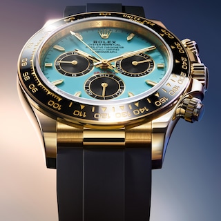 Gros plan sur le cadran de l’Oyster Perpetual Cosmograph Daytona, or jaune 18 ct 