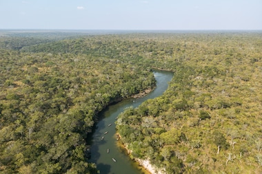 National Geographic Explorer Steve Boyes and the Great Spine of Africa expedition team explore the Cassai River in Angola. The team are studying untouched aquatic environments along the Congo’s tributary whilst surrounded by equatorial rainforest. Their aim is to assess potential threats to water security downstream.