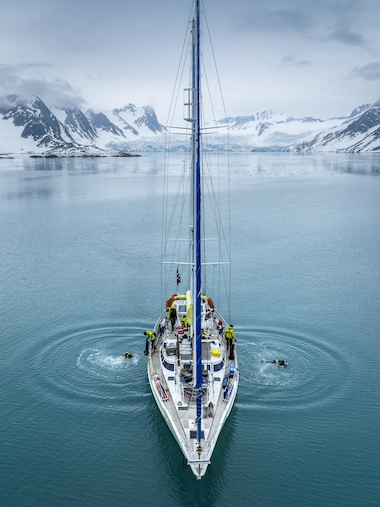 The Under The Pole team enter the icy watersof the Arctic Ocean.