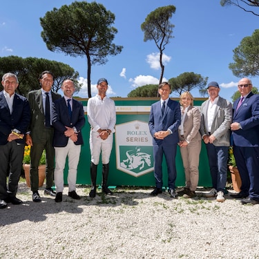 From left to right: Frederic Tarder, Organizer of the Jumping International de Dinard; Marco di Paola, President of the Italian Equestrian Sports Federation; Diego Nepi, Event Director of the CSIO Roma Piazza di Siena; Pierre de Brissac, President of the CSIO Jumping International de La Baule; Steve Guerdat, Rolex Testimonee; Laurent Delanney, Rolex Sponsoring Director; Conny Mütze, Steering Committee representative of the Rolex Grand Slam of Show Jumping; Stephan Conter, CEO of the Brussels Stephex Masters; Michael Stone, Rolex Series representative and President of Wellington International; Pat Hanly, Deputy Chief Executive of the RDS Dublin Horse Show 