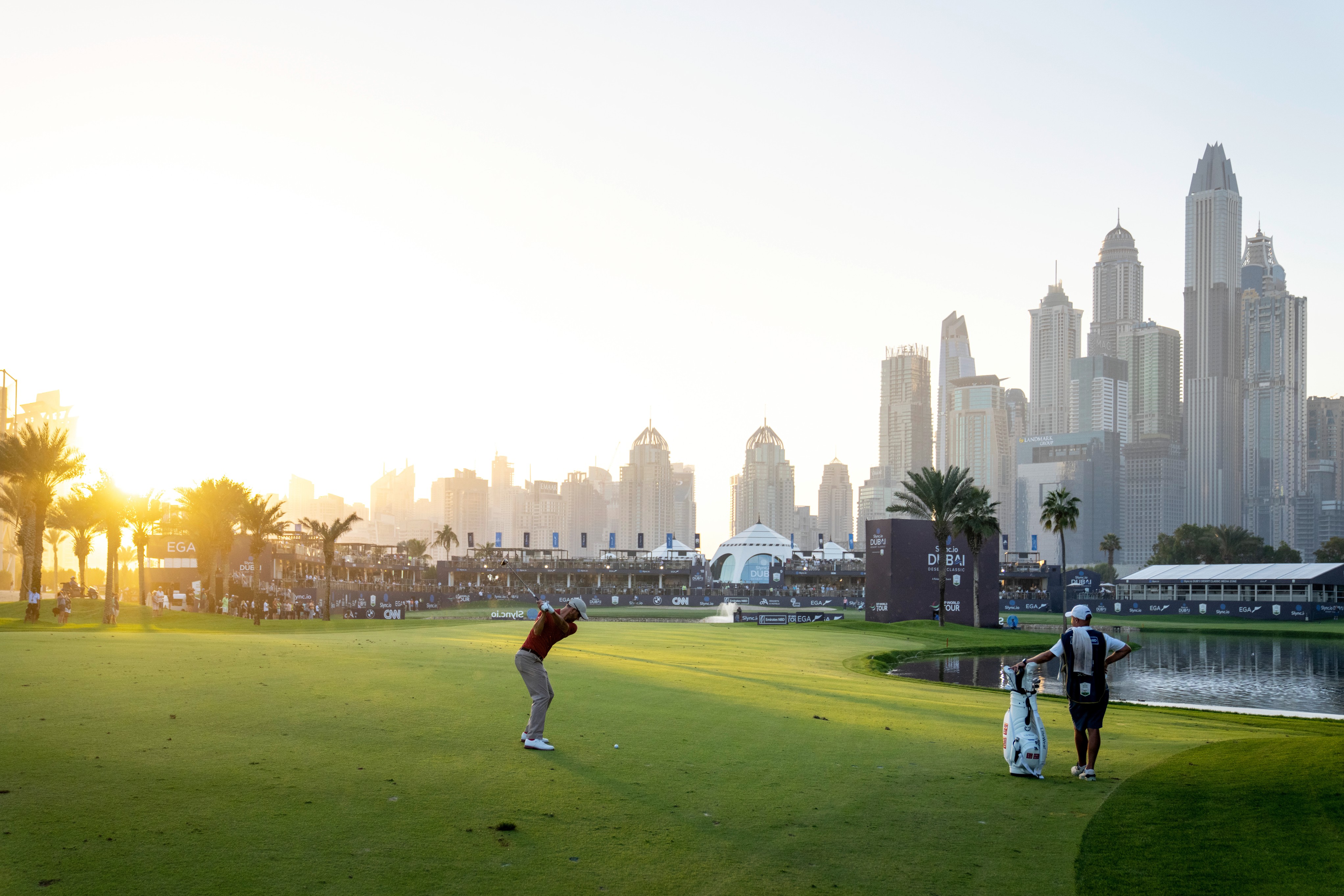 ROLEX TESTIMONEE ADAM SCOTT PLAYS AN APPROACH SHOT ON THE 18TH HOLE AT THE 2022 DUBAI DESERT CLASSIC