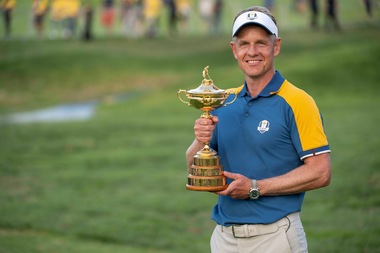 ROLEX TESTIMONEE AND TEAM EUROPE CAPTAIN LUKE DONALD WITH THE TROPHY AFTER WINNING THE RYDER CUP 2023