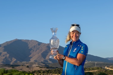 ROLEX TESTIMONEE AND TEAM EUROPE CAPTAIN SUZANN PETTERSEN WITH THE 2023 SOLHEIM CUP