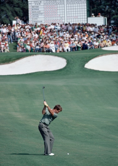 ROLEX TESTIMONEE TOM WATSON PLAYS A SHOT EN ROUTE TO WINNING THE MASTERS FOR A SECOND TIME IN 1981