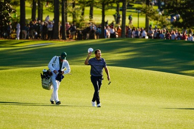 ROLEX TESTIMONEE SCOTTIE SCHEFFLER WALKING TO THE NO. 18 GREEN ON HIS WAY TO VICTORY AT AUGUSTA NATIONAL GOLF CLUB