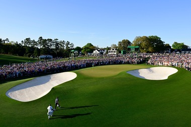 ROLEX TESTIMONEE SCOTTIE SCHEFFLER WALKING TO THE NO. 18 GREEN ON HIS WAY TO VICTORY AT AUGUSTA NATIONAL GOLF CLUB