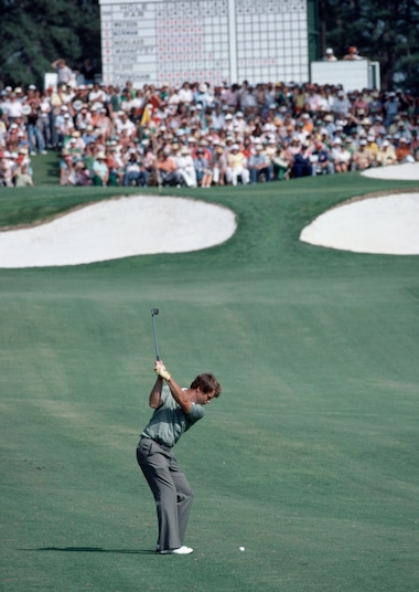 ROLEX TESTIMONEE TOM WATSON PLAYS A SHOT EN ROUTE TO WINNING THE MASTERS FOR A SECOND TIME IN 1981