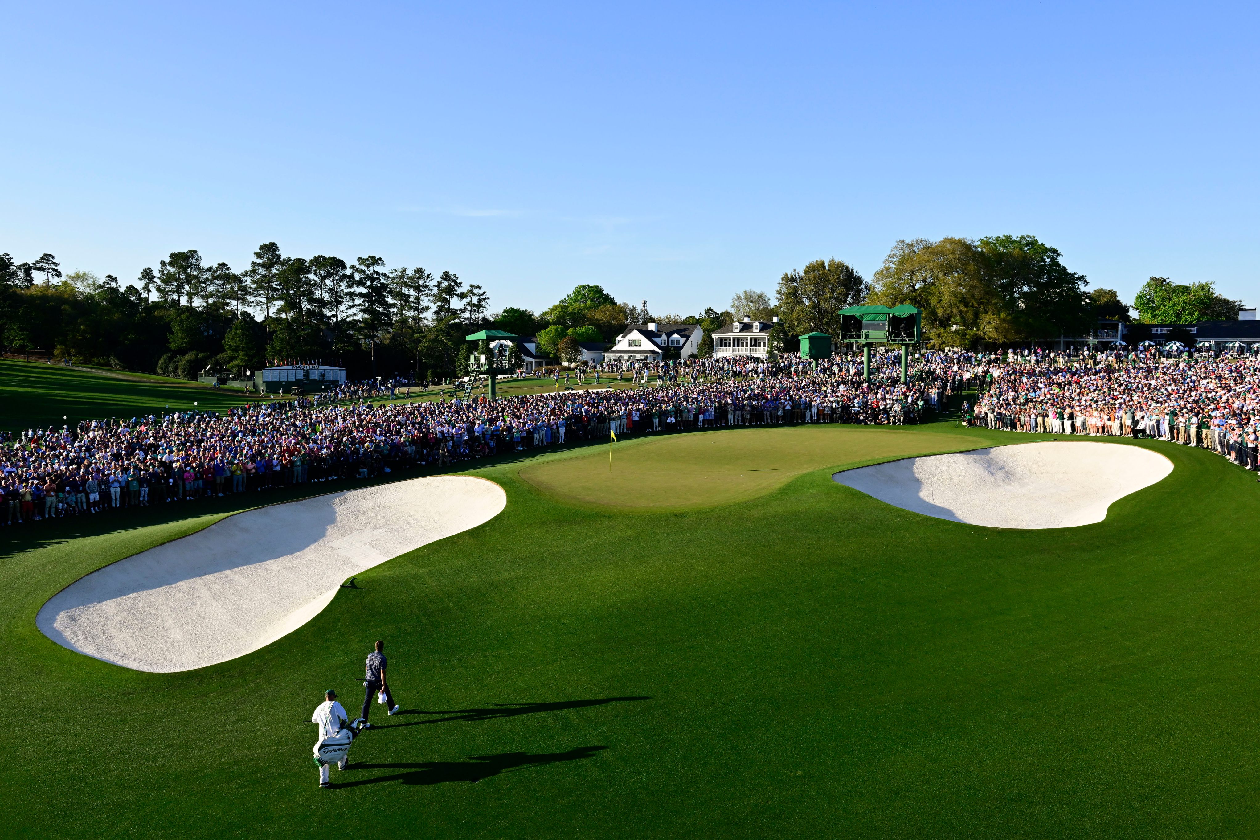 ROLEX TESTIMONEE SCOTTIE SCHEFFLER WALKING TO THE 18TH GREEN ON HIS WAY TO VICTORY AT AUGUSTA NATIONAL GOLF CLUB, 2022