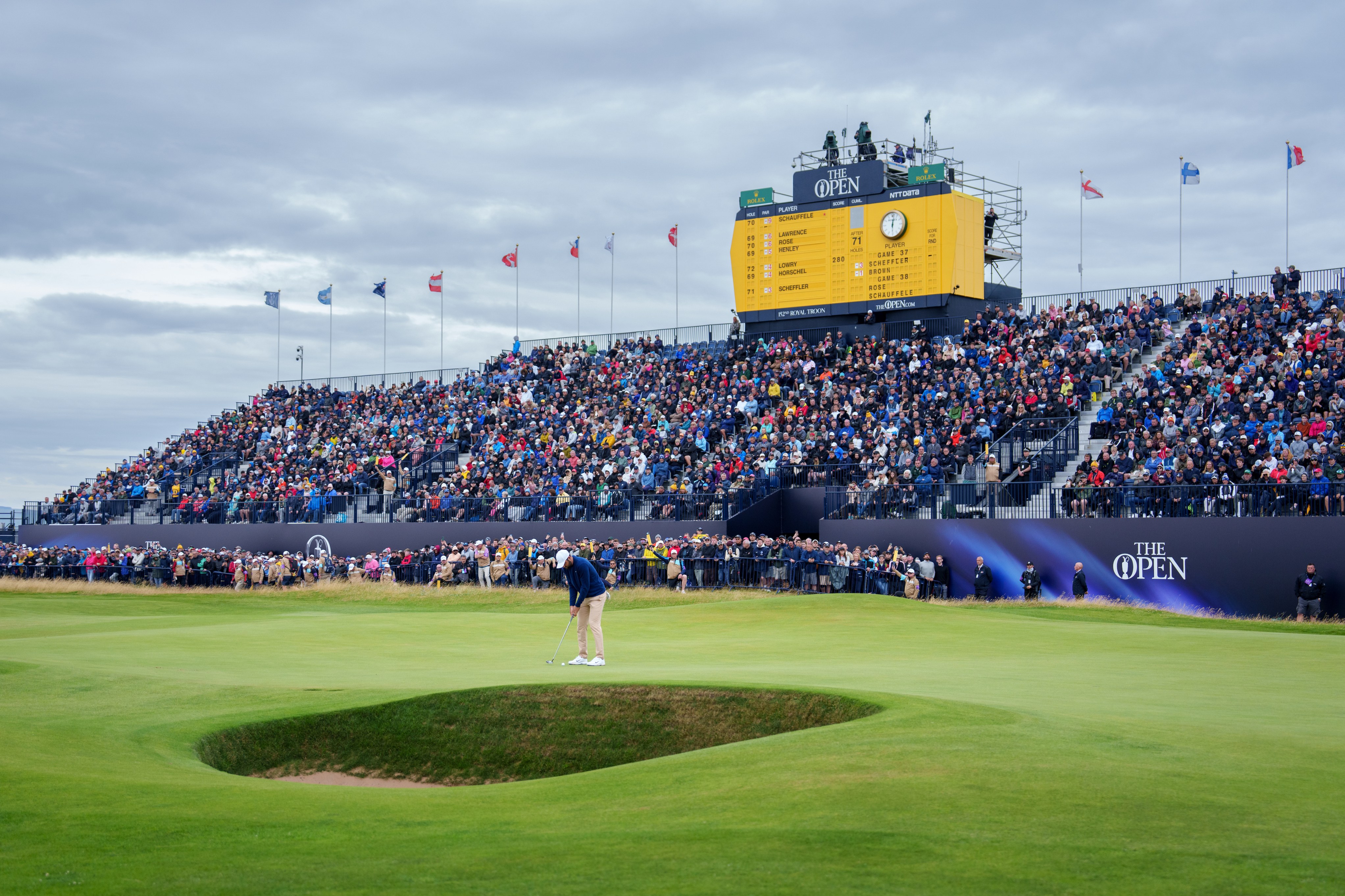 ROLEX TESTIMONEE SCOTTIE SCHEFFLER HITS A PUTT AT THE OPEN IN 2024