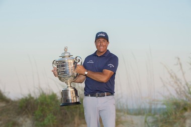 ROLEX TESTIMONEE PHIL MICKELSON LIFTS THE WANAMAKER TROPHY AT THE 103RD PGA CHAMPIONSHIP
