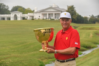 ROLEX TESTIMONEE AND U.S. TEAM CAPTAIN DAVIS LOVE III WITH THE PRESIDENTS CUP™ TROPHY, 2021