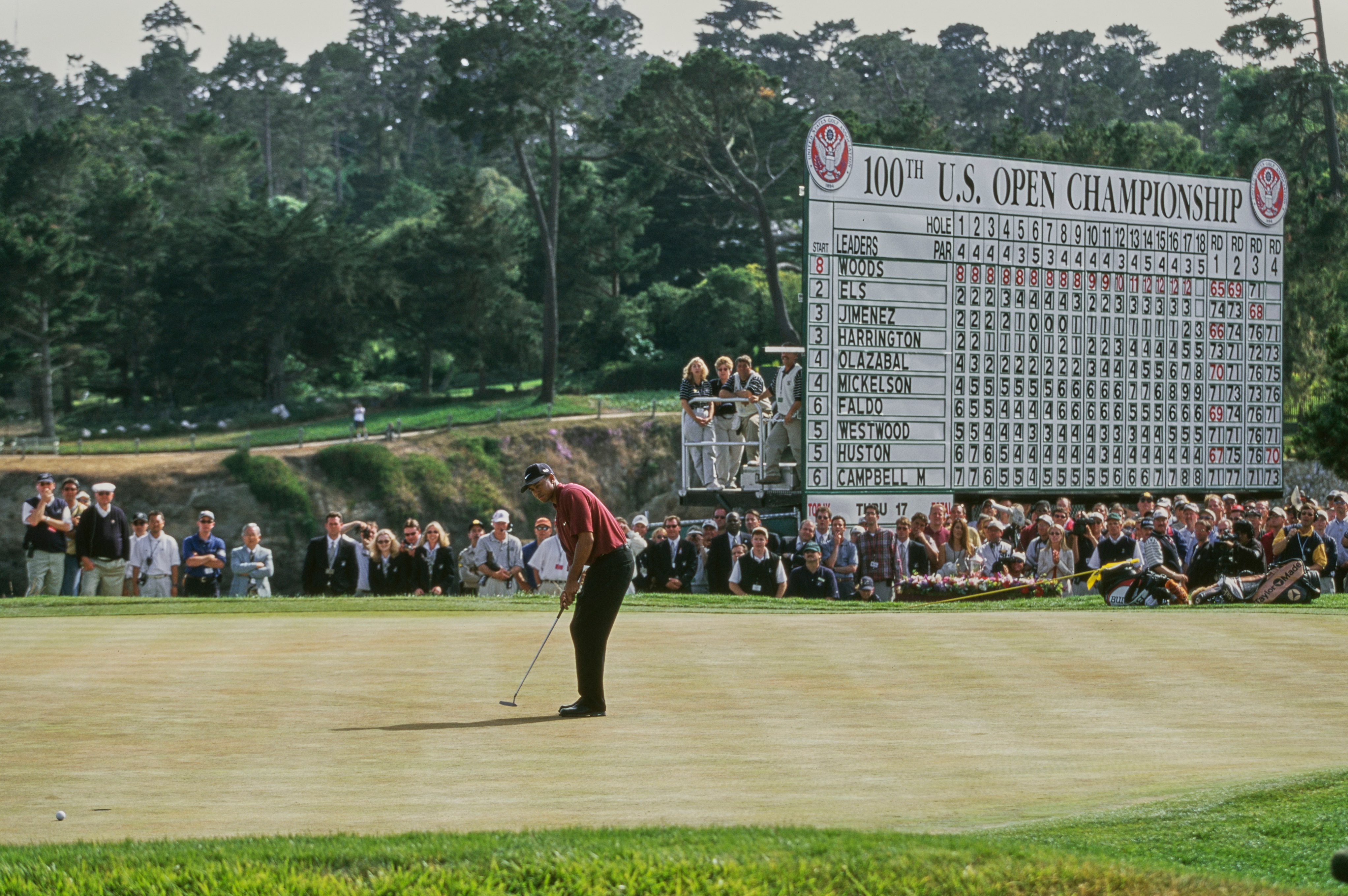 ROLEX TESTIMONEE TIGER WOODS HITS THE WINNING PUTT AT THE 2000 U.S. OPEN AT PEBBLE BEACH