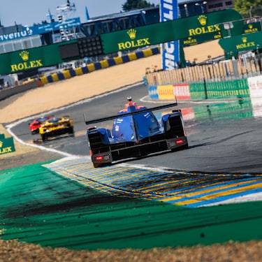 RACING ON THE START–FINISH STRAIGHT AT CIRCUIT DE LA SARTHE