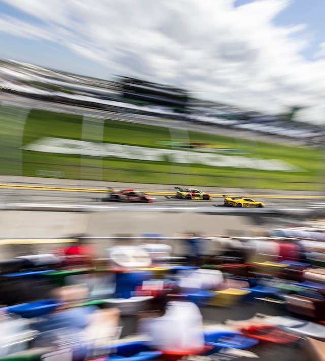 HIGH-SPEED ACTION ON TRACK