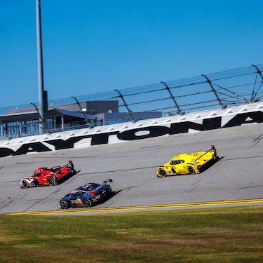 RACING ON THE BANKING AT DAYTONA INTERNATIONAL SPEEDWAY®