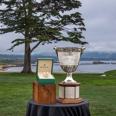 PEBBLE BEACH CONCOURS D’ELEGANCE® BEST OF SHOW TROPHY AND ENGRAVED OYSTER PERPETUAL DATEJUST 36 PRESENTED TO THE WINNER