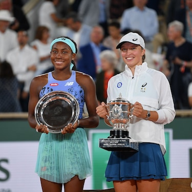 ROLEX TESTIMONEES IGA SWIATEK AND CORI GAUFF AT THE 2022 ROLAND-GARROS TROPHY CEREMONY