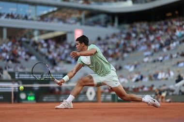 ROLEX TESTIMONEE CARLOS ALCARAZ HITS A BACKHAND AT ROLAND-GARROS 2023