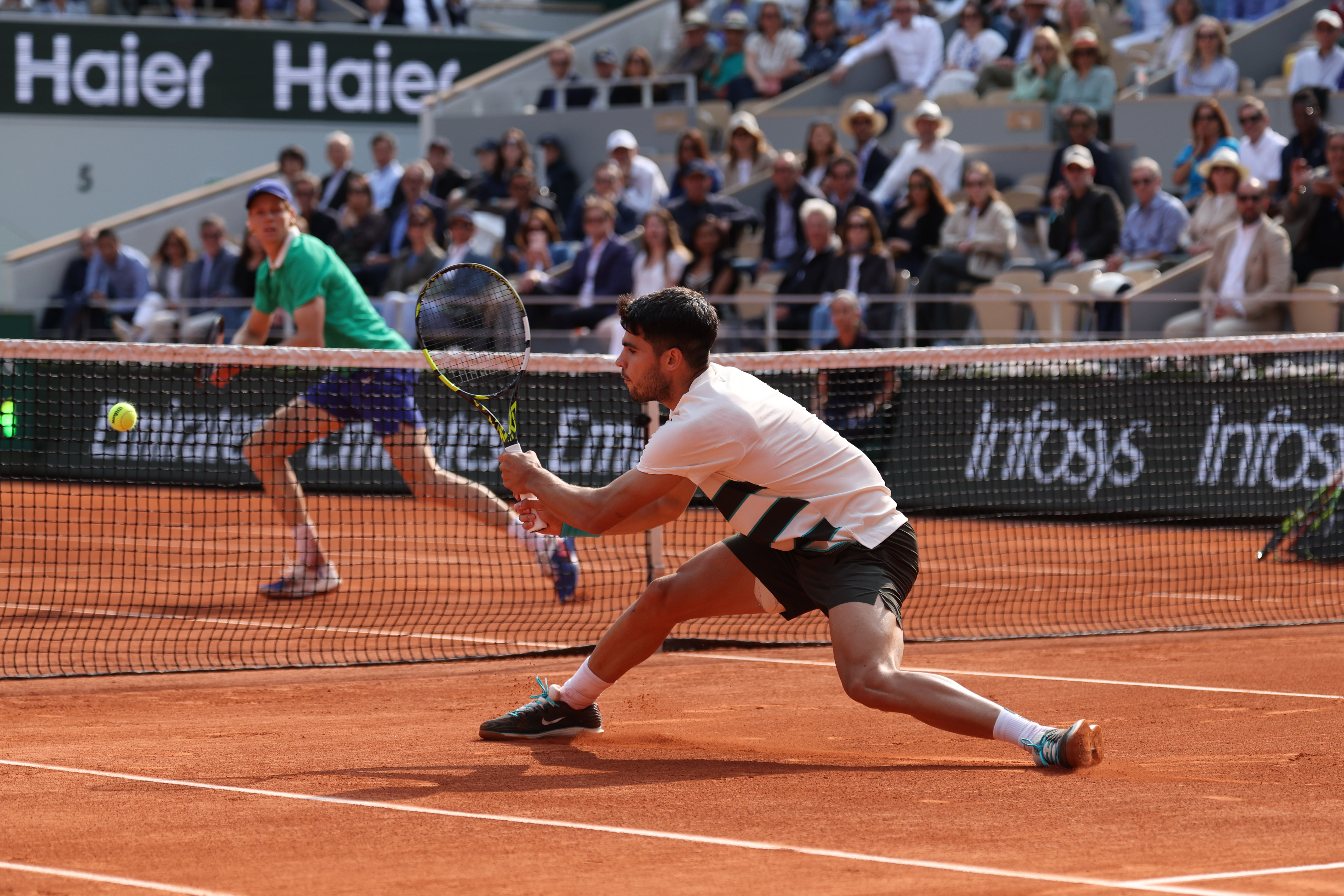 ROLEX TESTIMONEES JANNIK SINNER AND CARLOS ALCARAZ IN ACTION DURING THE ROLAND-GARROS MEN’S SINGLES FINAL