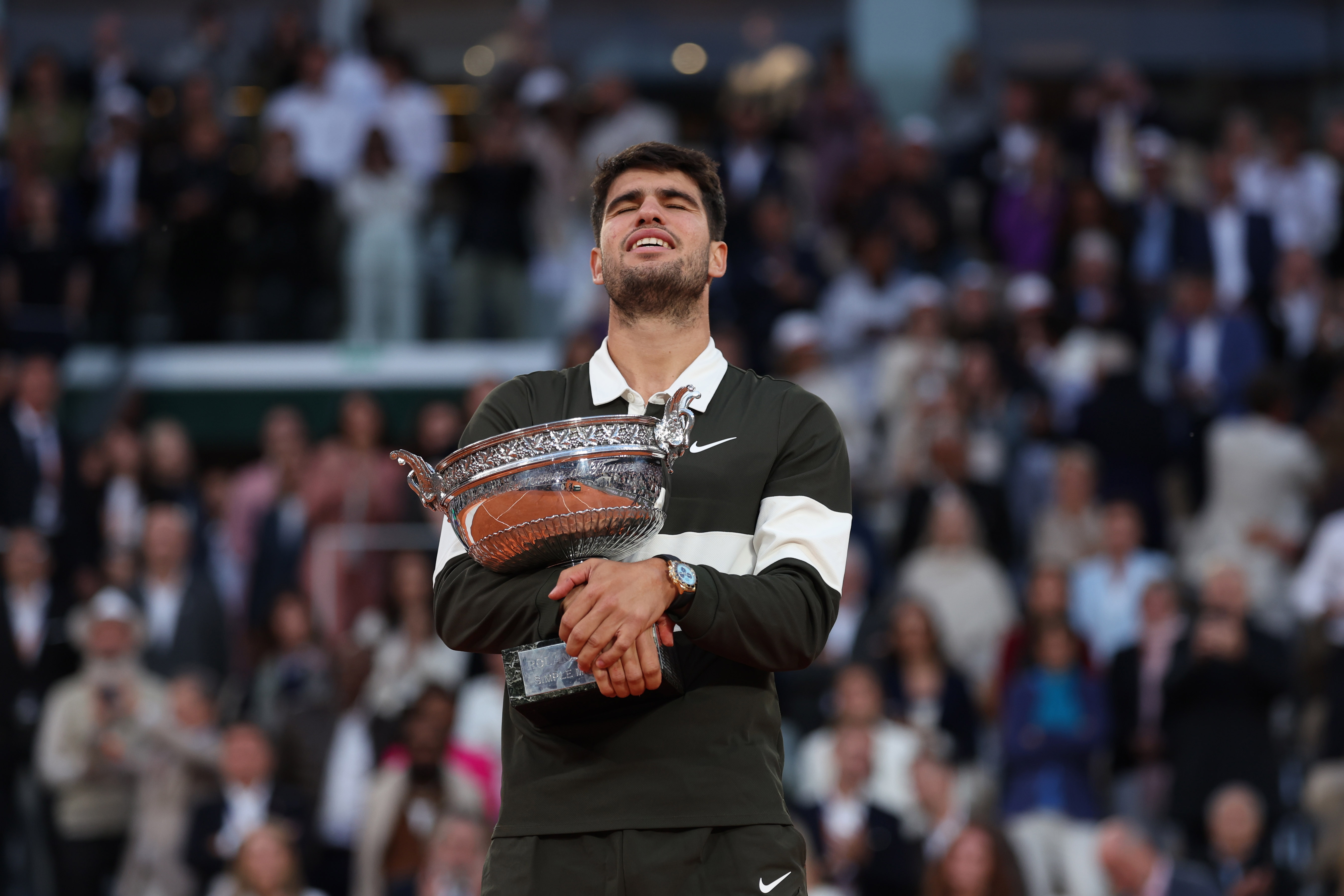 ROLEX TESTIMONEE CARLOS ALCARAZ LIFTS THE MUSKETEERS’ TROPHY AFTER WINNING BACK-TO-BACK ROLAND-GARROS TITLES