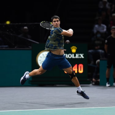ROLEX TESTIMONEE CARLOS ALCARAZ HITS A FOREHAND AT THE 2022 ROLEX PARIS MASTERS