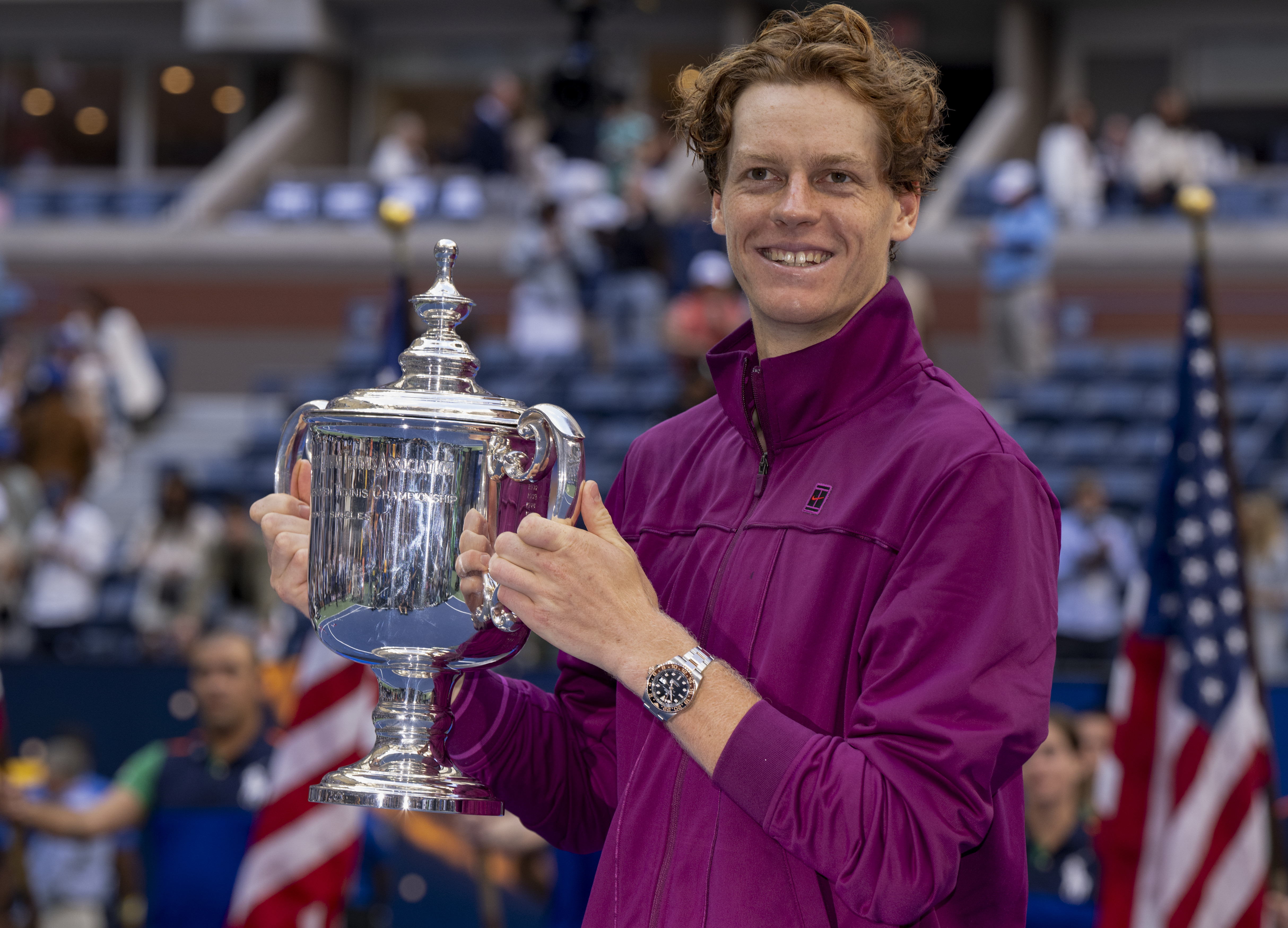 ROLEX TESTIMONEE JANNIK SINNER LIFTS THE MEN’S SINGLES TROPHY AT THE 2024 US OPEN