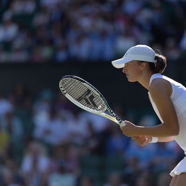 ROLEX TESTIMONEE AND FIVE-TIME GRAND SLAM® CHAMPION IGA ŚWIĄTEK IN ACTION AT THE CHAMPIONSHIPS, WIMBLEDON, 2023