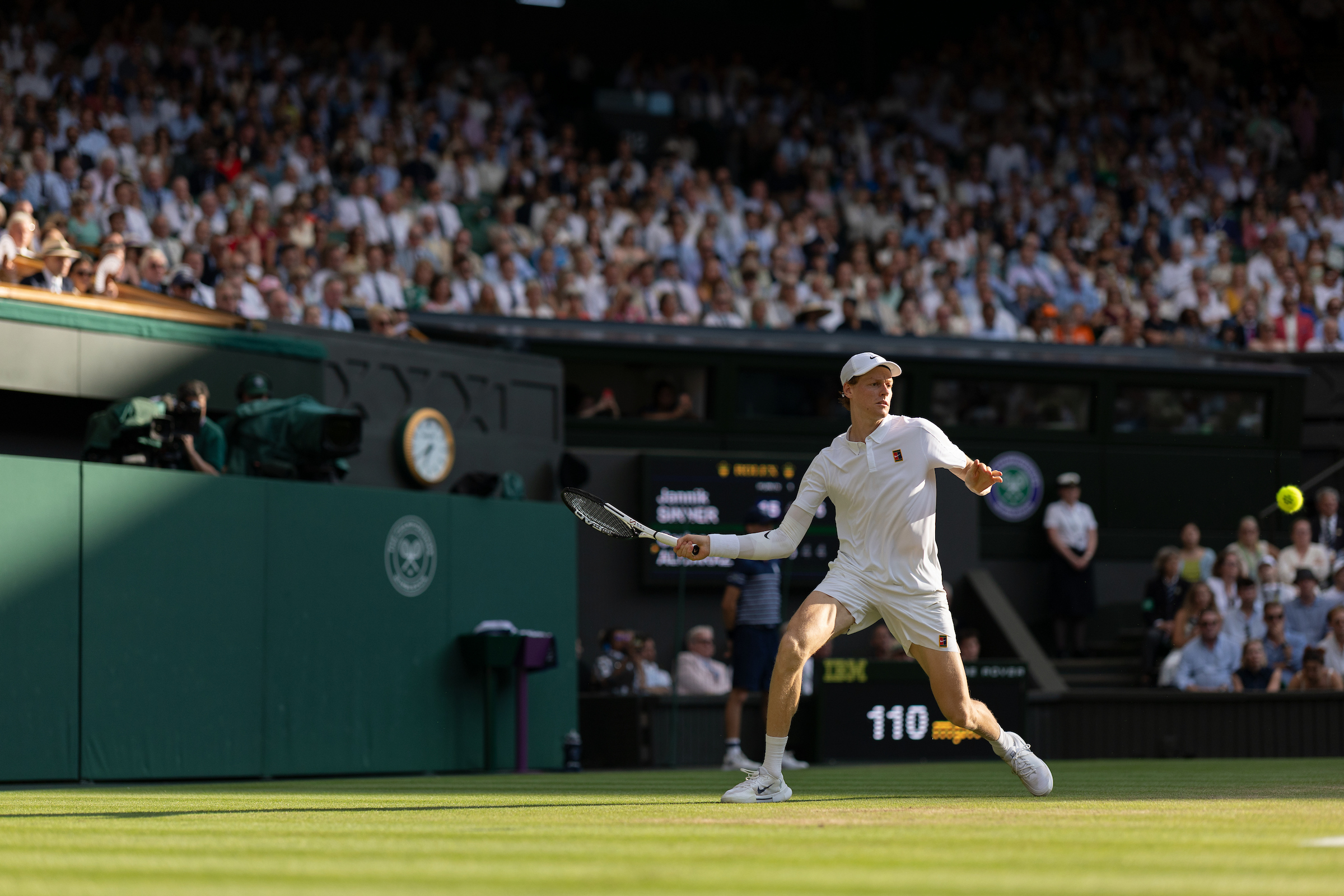ROLEX TESTIMONEE JANNIK SINNER PLAYS A FOREHAND DURING THE 2025 WIMBLEDON GENTLEMEN'S SINGLES FINAL
