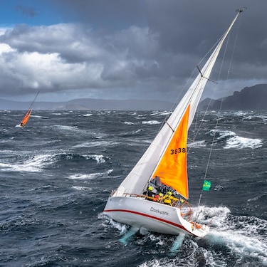 where does the sydney to hobart yacht race finish